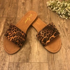 🐆🔥 NEW Leopard/Cheetah Slip On Sandals 🐆🔥